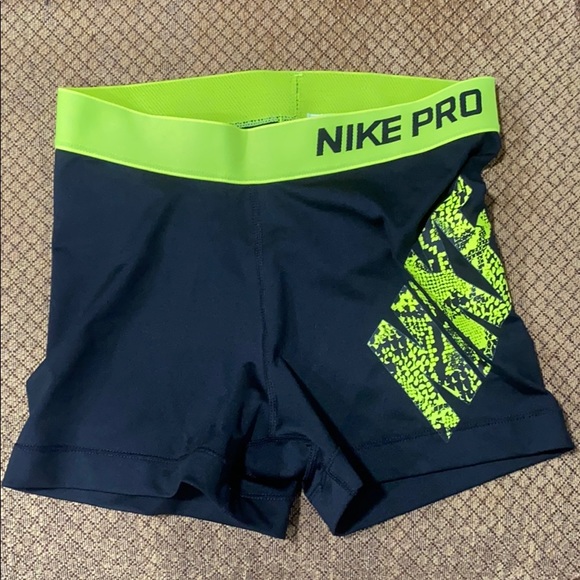 Nike Pro shorts - Picture 2 of 5